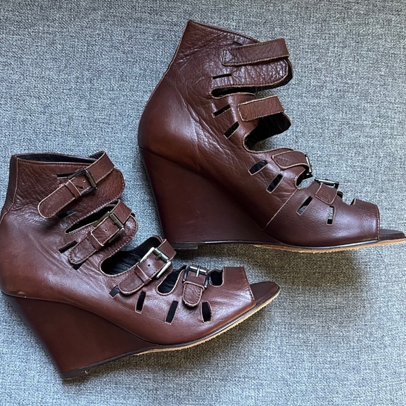 Surface To Air Brown Leather Buckle Sandals, 41/11, Wedge Classics! $480 Retail - Picture 1 of 11